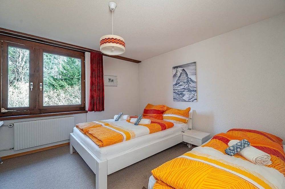 Ganze Wohnung, Balcony Apartment | Tennis & Playground + View in Diemtigen, Berner Oberland