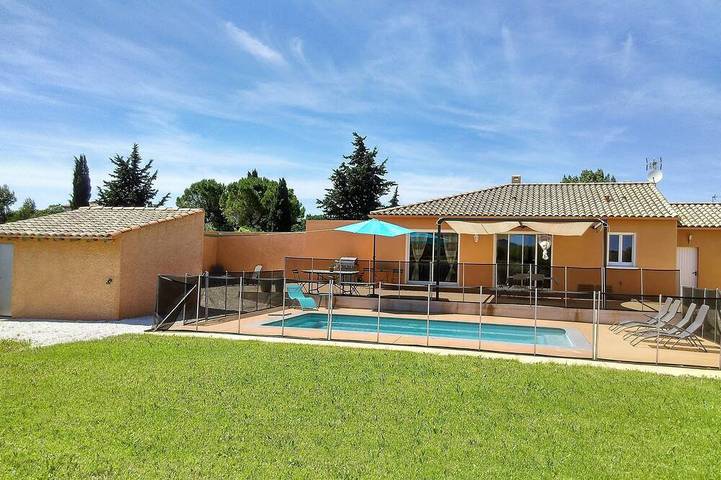 Location de vacances pour 8 personnes, avec jardin et terrasse à Cournonsec