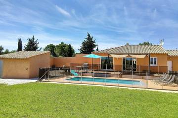 Gîte pour 8 personnes, avec terrasse et jardin à Cournonsec