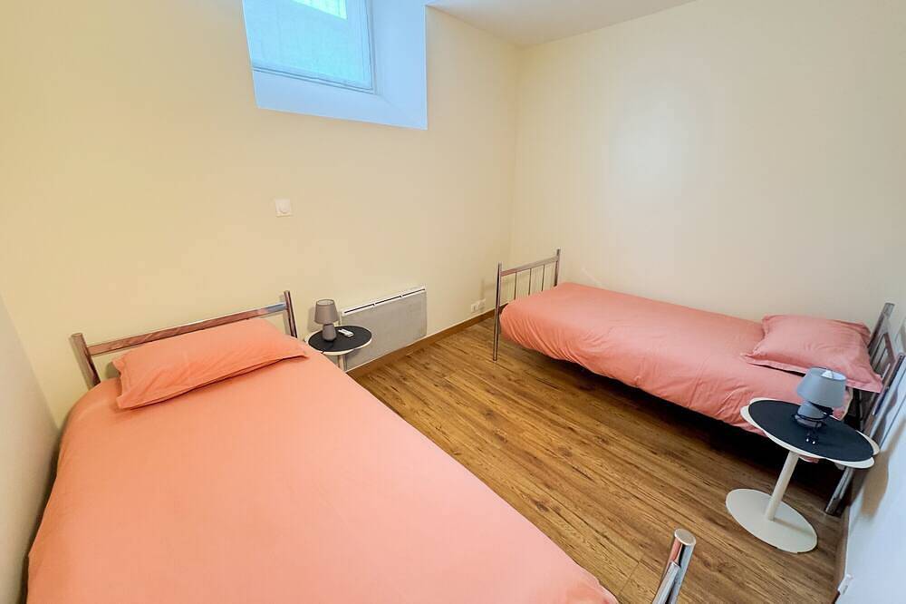 Entire apartment, Renovated Apartment in the Heart of Pont-l’Abbé – River View, Near the Ocean in Pont-l'Abbé, Quimper region