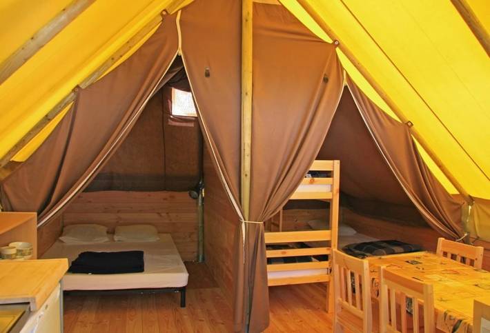 Tente pour 5 personnes, avec jacuzzi ainsi que sauna et bassin pour enfant en Vendée - 4