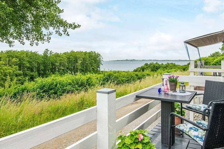 Ferienhaus für 4 Personen, mit Terrasse und Garten sowie Pool