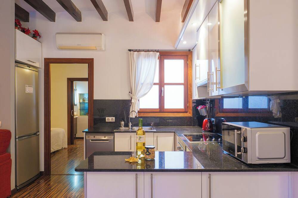Apartamento entero, Old Town.. Very Luminous. Close to the sea & beach. Special offer for long stay. in Palma Old Town, Palma
