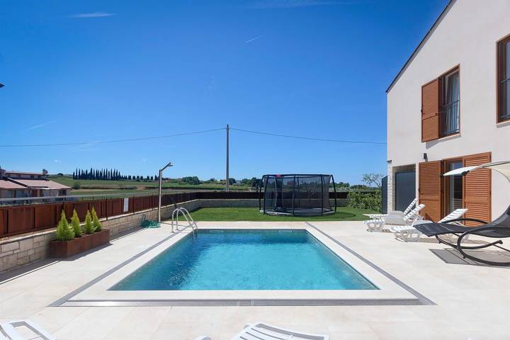 Ferienwohnung für 6 Personen, mit Pool und Garten, mit Haustier in Mareda