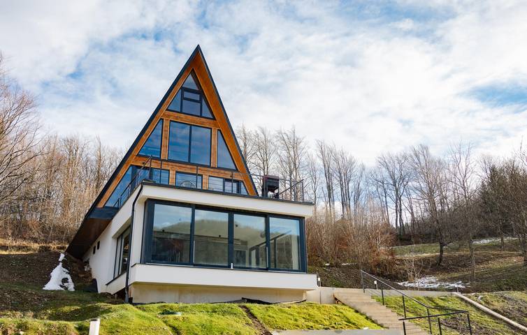 Ferienhaus für 10 Personen, mit Terrasse und Ausblick sowie Pool und Garten - 1