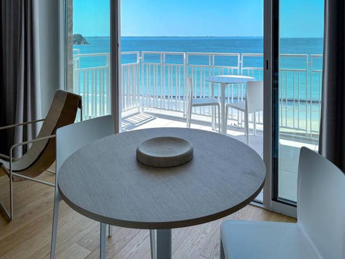 Location de vacances pour 2 personnes, avec piscine ainsi que terrasse et jardin dans Plage Tresmeur - 3