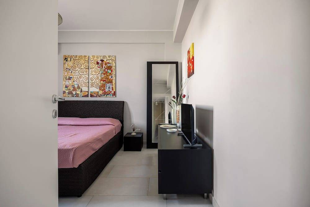 Exclusive villa with garden near the sea in Syrakus, Syrakus Provinz