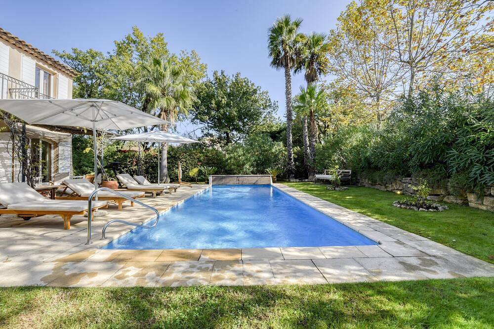 Charmante Villa in einer bewachten Wohnanlage, schönen privaten Pool in Saint-Tropez, Mittelmeerküste (Frankreich)