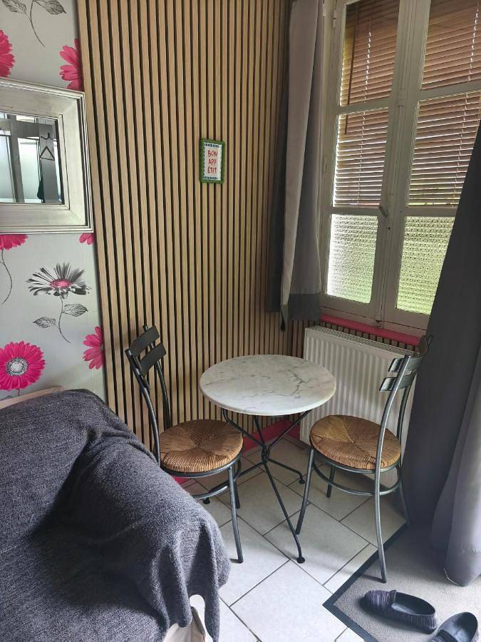 Appartement de vacances entier, Double Room with Garden View in Sancoins, Saint-Amand-Montrond