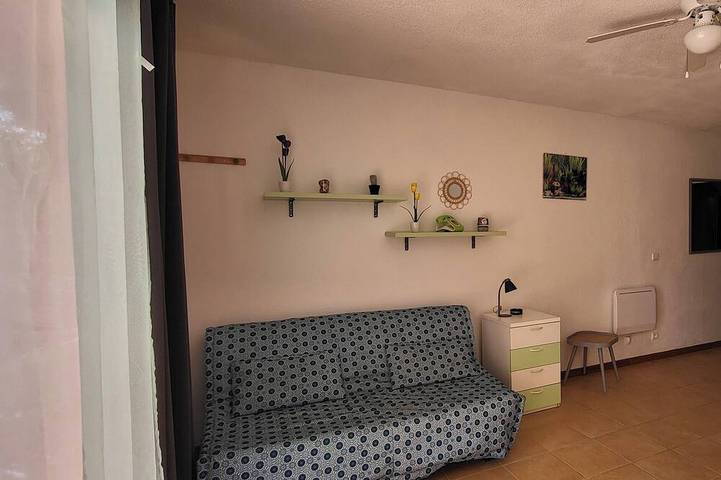 Residence by the sea with private beach access, surrounded by greenery. in Marina d'Oru, Ghisonaccia