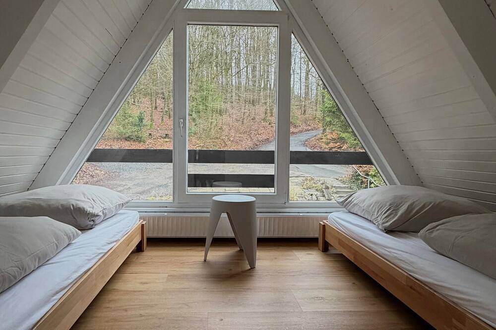 Ferienhaus 'Silva Lodge – Dein Haus am Wald' mit Waldblick, Privatgarten und Wlan in Hilchenbach, Kreis Siegen-Wittgenstein
