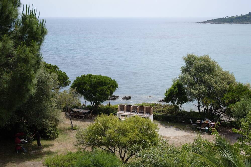 Appartamento intero, Faounzina # 19 per 7 pers piedi in acqua, l'accesso diretto alla spiaggia in Favone, Sari-Solenzara