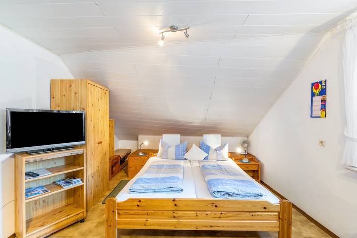 Ganze Wohnung, Ferienwohnung '5' mit Gemeinschaftsgarten, Balkon und Wi-Fi in Endingen am Kaiserstuhl, Endingen