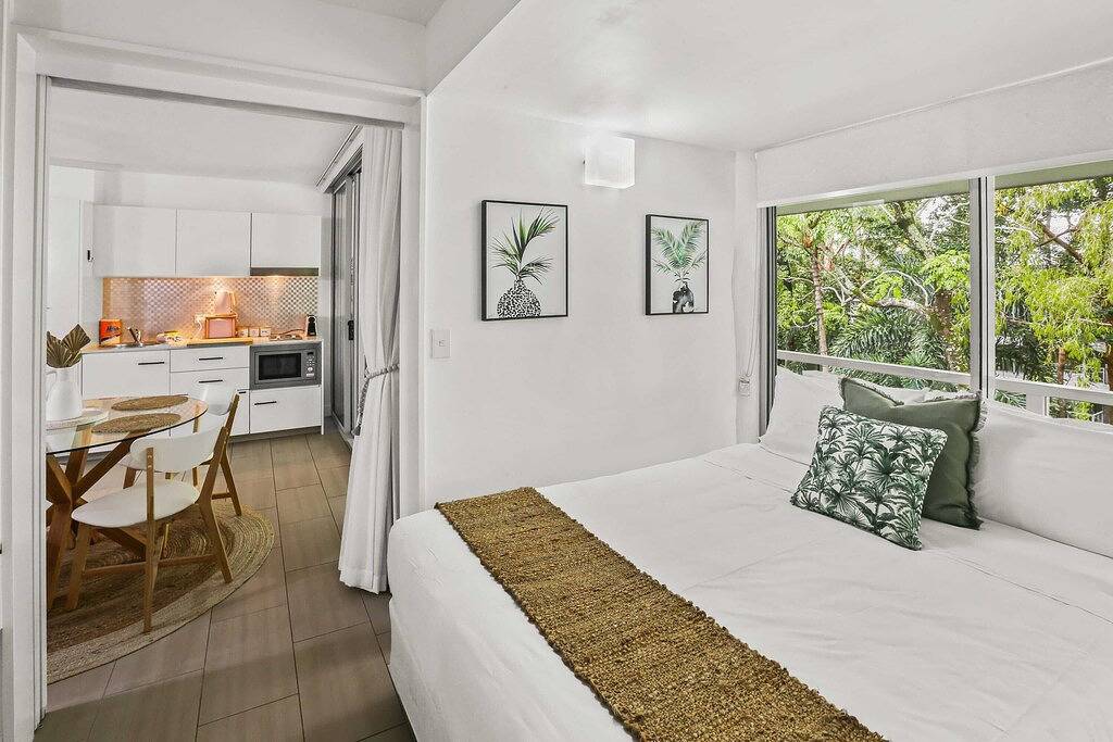 Ganze Wohnung, Stylish Tropical Escape in Palm Cove – Resort Condo with Balcony & Pool Views in Palm Cove, Cairns