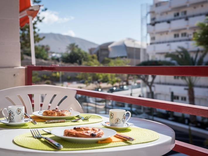 Gîte pour 2 personnes, avec vue sur l’océan ainsi que jardin et piscine, adapté aux familles à Costa Adeje - 4