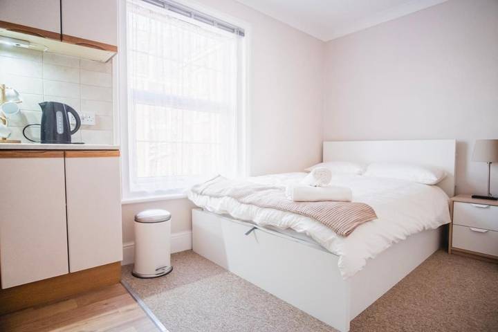 Maison d’hôte pour 2 personnes, avec Jardin à Poole