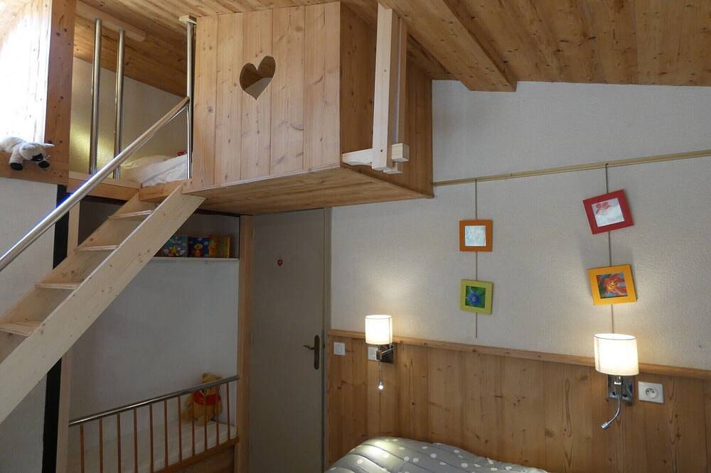 Chalet Tournette lac stations, private jacuzzi mountain view domaine du Fraizier in Thônes, Annecy region