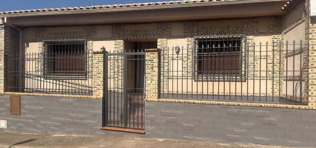 Casa rural para 8 personas, con Terraza además de Jardín y Vistas en San Carlos del Valle - 3