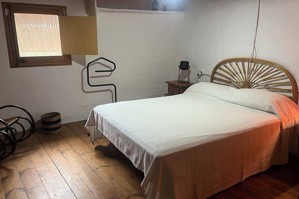 Peaceful and spacious country house surrounded by nature in Crespià, Pla de l'Estany