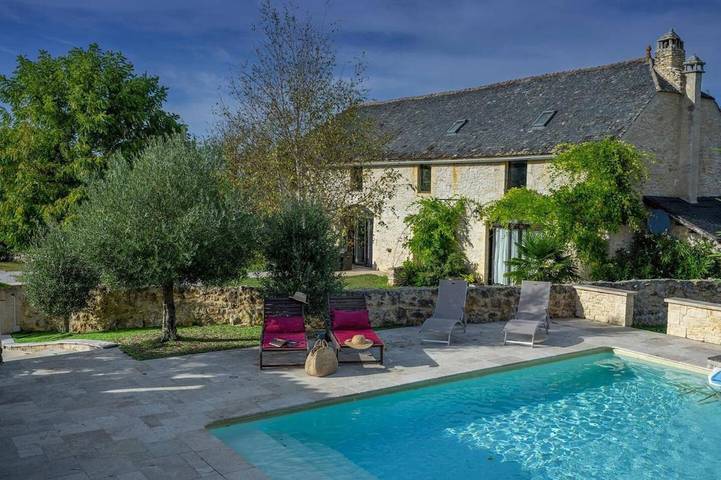 Location de vacances pour 8 personnes, avec Terrasse et Jardin ainsi que Piscine et Vue à La Cassagne