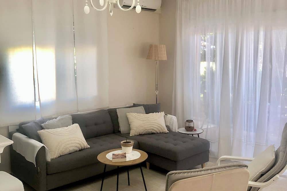Sea views House ~ Private Pool -Outdoors garden & Barbacue in Segur de Calafell, Calafell