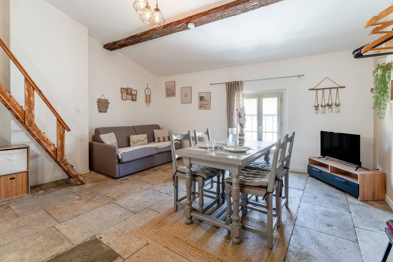 Appartement entier, Appartement 'Cocoon Cosy Cœur de Beaucaire - 4' avec Wi-Fi in Beaucaire, Région de Nîmes