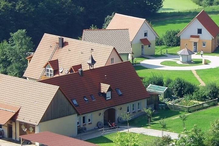 Ganze Wohnung, Großes Ferienhaus (82 m2) auf zwei Etagen mit Sonnenterrasse in Haundorf, Fränkisches Seenland