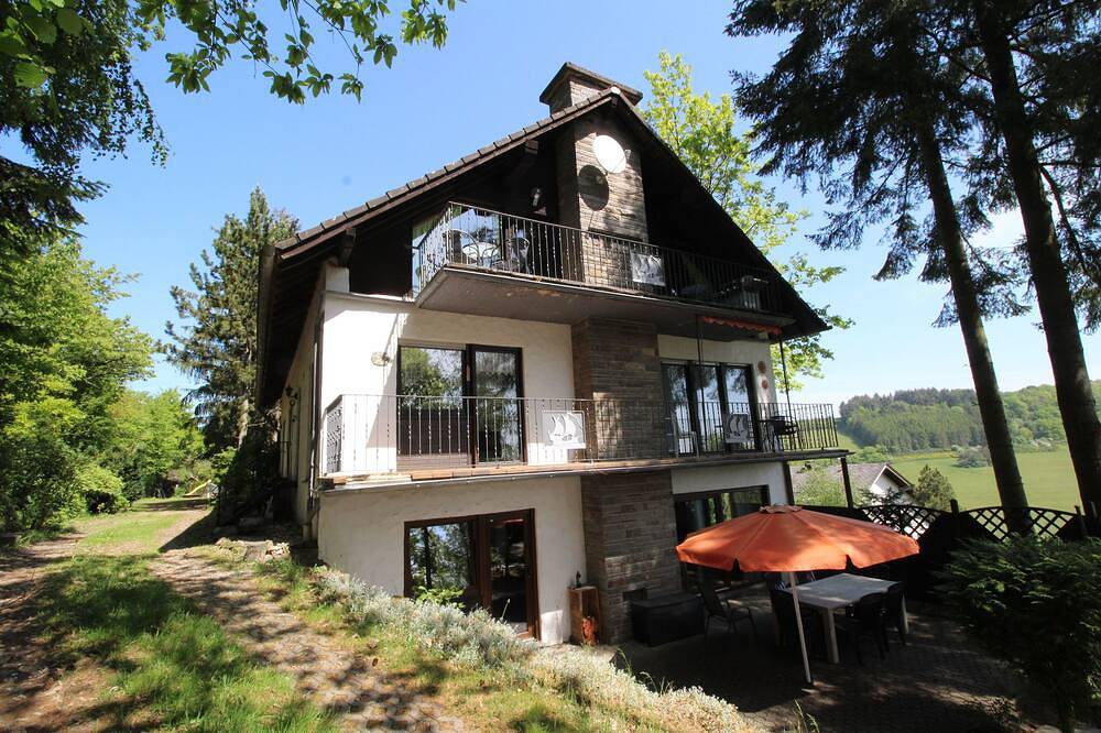 Ganze Wohnung, Gemütliche, komfortabel ausgestattete Wohnung für bis zu 7 Personen mit Balkon in Immerath, Vulkaneifel