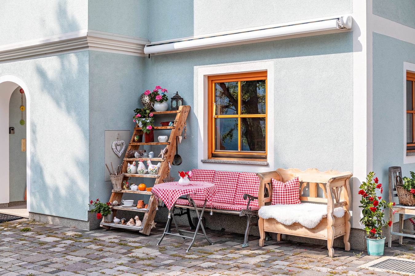 Entire apartment, Holiday Apartment 'Biobergbauernhof Bergzeit' with Mountain View, Private Terrace and Wi-Fi in Goldegg, Ski Amadé