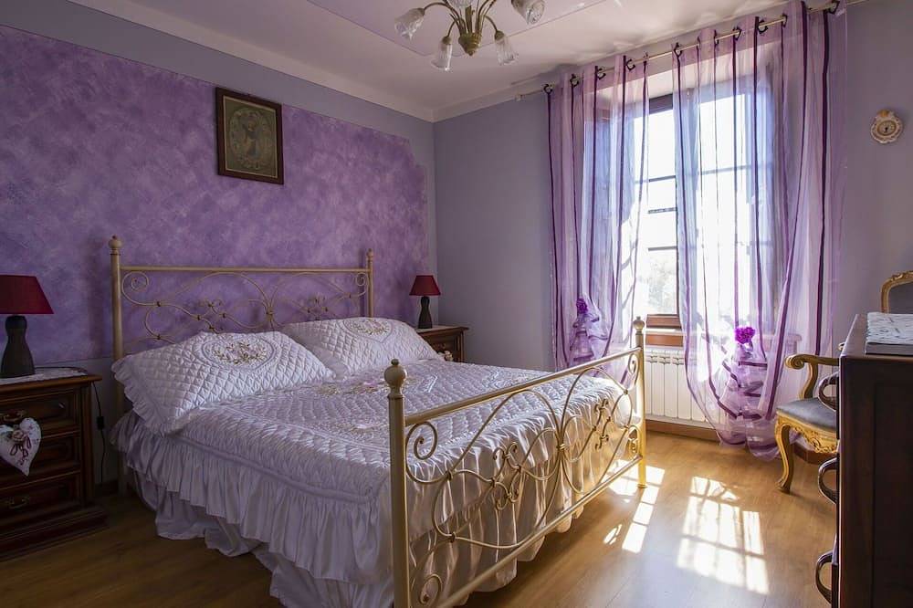 Stunning private villa for 7 guests with Wifi, private pool, Tv, patio and pets allowed in Villa Collemandina, Garfagnana