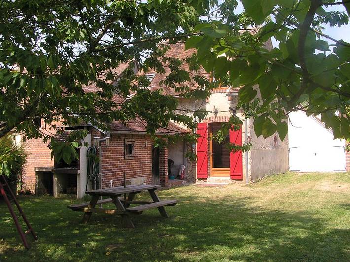 Gîte pour 6 personnes, avec jardin et terrasse, animaux acceptés à Lavau