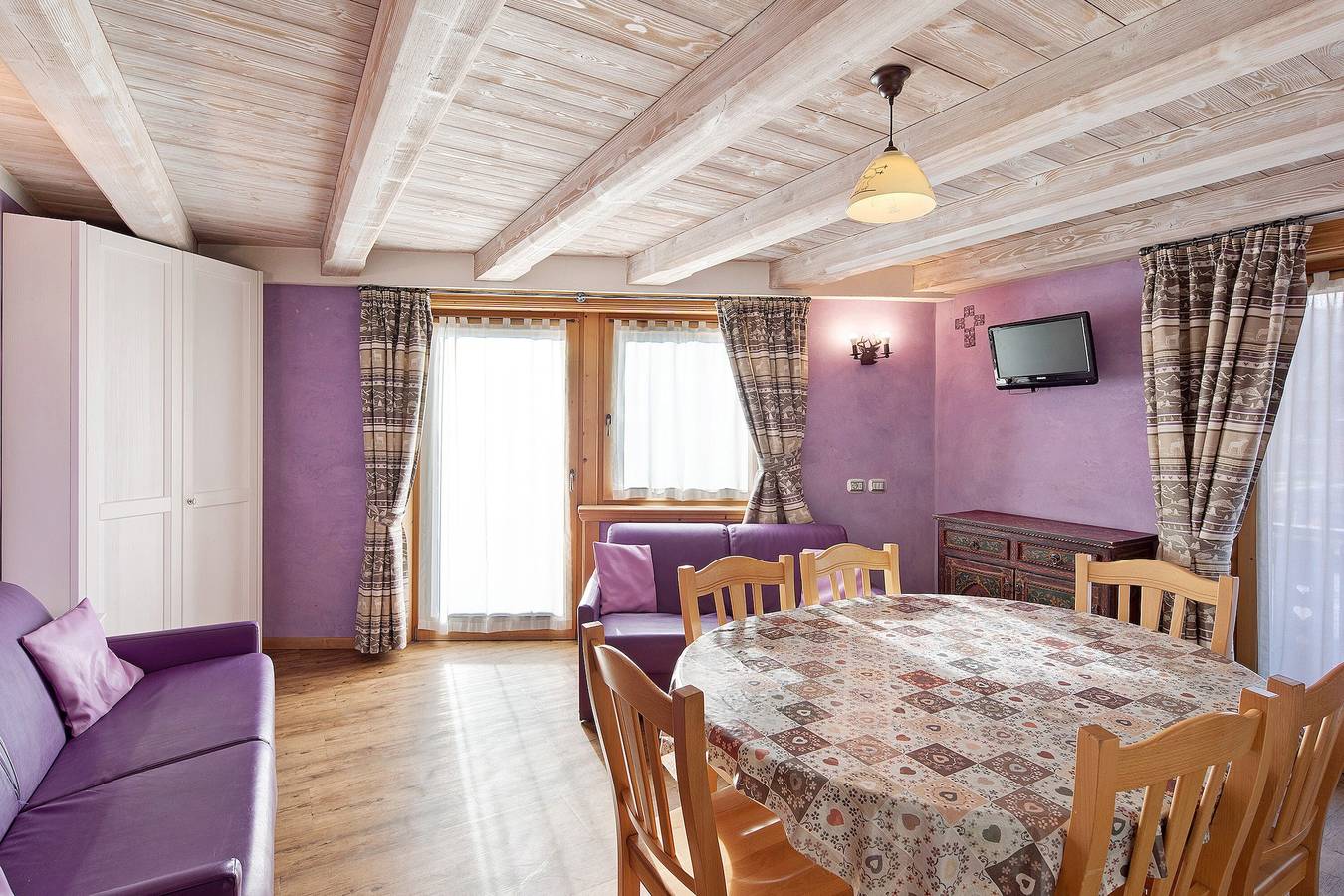 Appartement entier, Appartement 'Chalet Picchio Quadrilocale' avec vue sur les montagnes, balcon et Wi-Fi in Livigno (Town), Livigno