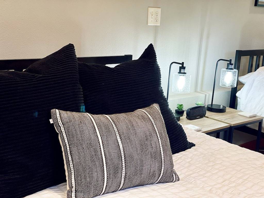 Bayfield Fruit Loop Retreat - Rock Garden Cottage in the woods in Bayfield, Bayfield County