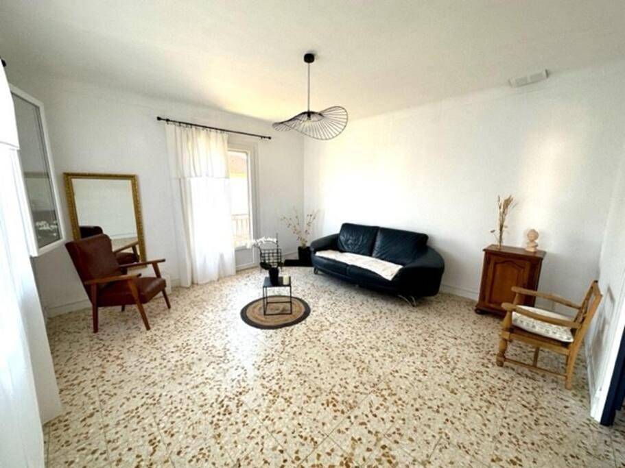 Appartement entier, Two-Bedroom Apartment in Saint-Laurent-de-la-Salanque, Côte d'Améthyste