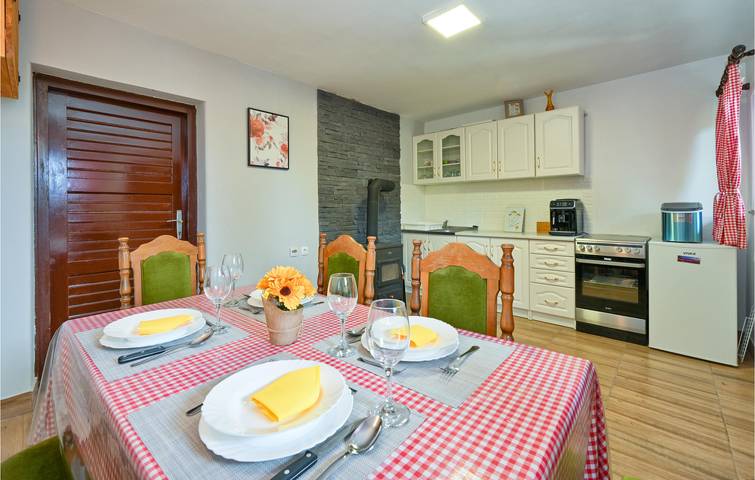 Encantador apartamento de 2 dormitorios con piscina, terraza y wifi in Koprivnica-Krizevci
