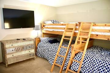 Vacation Home for 8 Guests in Big Bear Lake, San Bernardino County, Picture 2