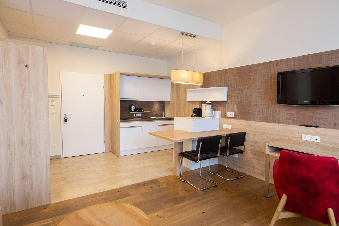 Appartement entier, Appartement Red Dream pour 2 personnes à Graz-Süd I, parking gratuit, enregistrement 24h/24 et 7j/7 in Graz, Steirerland