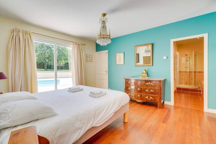 Location de vacances pour 10 personnes, avec jardin et piscine à Saint-Sulpice-et-Cameyrac - 2