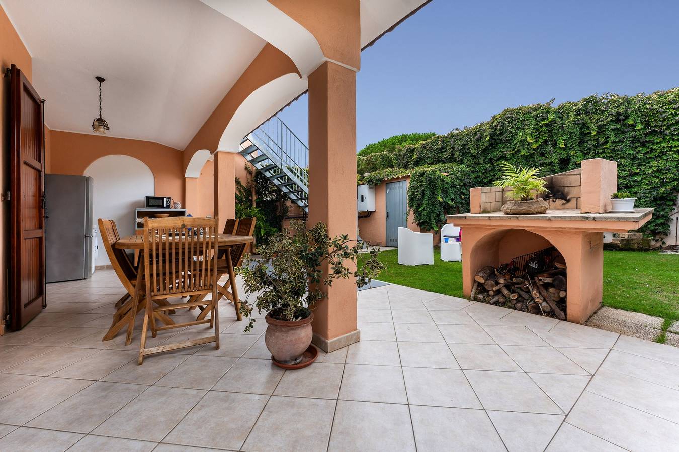 Entire apartment, Apartment 'Bijou Holiday Home' with Shared Terrace, Wi-Fi and Air Conditioning in Sant'Andrea (Cagliari), Campidano
