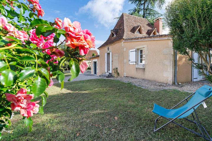 Maison des hôtes – Dordogne: Charming Cottage for 4-5 Guests in Nature in Saint-Crépin-d'Auberoche, Périgord Blanc