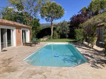 Gîte pour 4 personnes, avec jardin ainsi que terrasse et piscine à Le Rouret