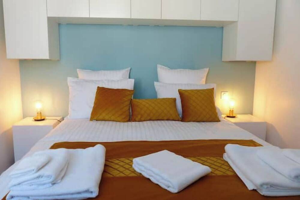 Ganze Wohnung, App*** 2/4 people \"Pop\" 🌈 ☀️ Air-conditioned with garden in Lons-le-Saunier, Jura
