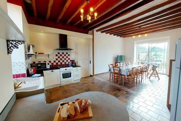Gîte pour 11 personnes, avec terrasse et jardin à Saint-Aubin-du-Désert
