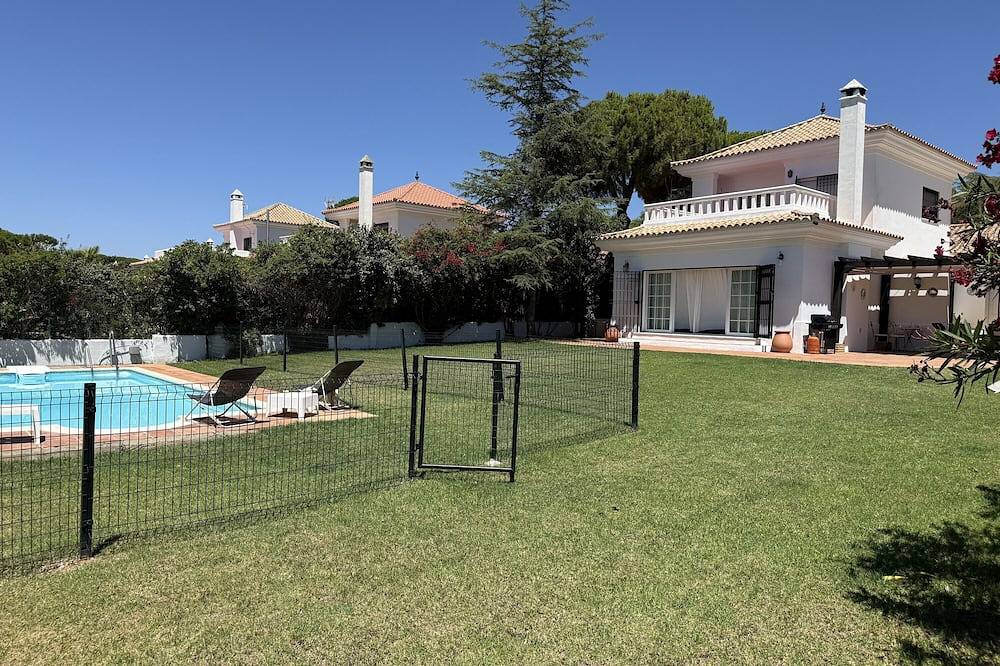 Villa mit 5 Schlafzimmern, privatem Pool, 850 m vom Strand entfernt, neben dem Golfplatz in Playa Nueva Umbría, El Portil