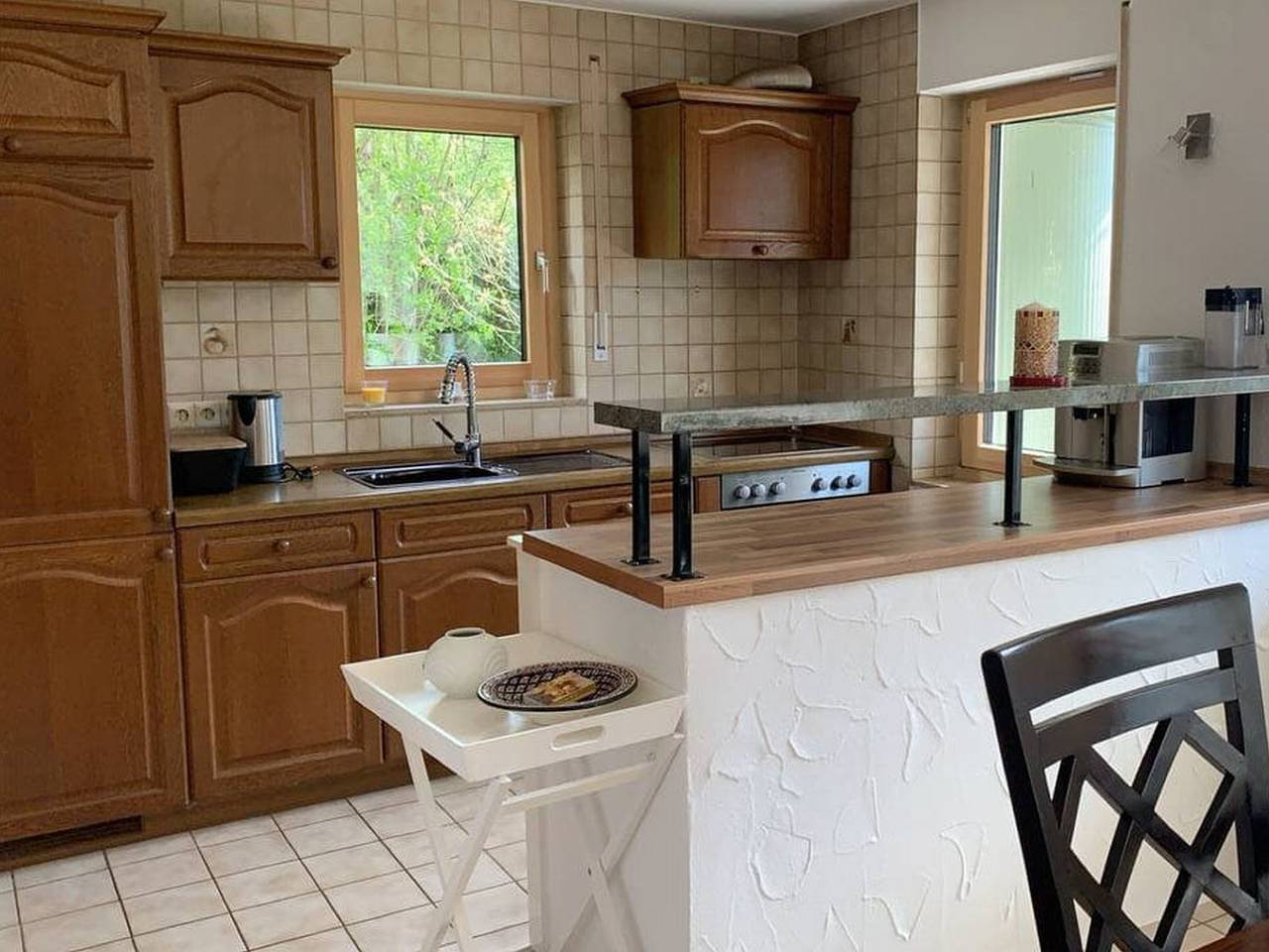 Ganze Wohnung, Ferienwohnung 'Rosengarten, 65 Qm' mit Bergblick, Balkon und Wi-Fi in Bad Urach, Albsteig Etappe 9