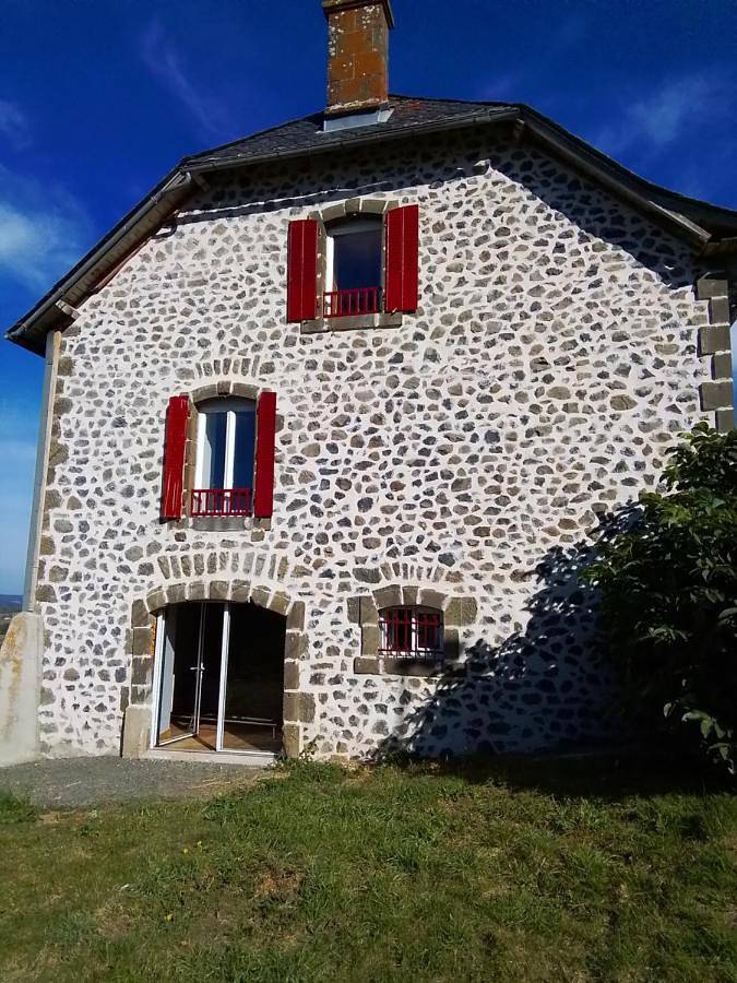 Eight-Bedroom House in Cheylade, Parc naturel régional des Volcans d'Auvergne