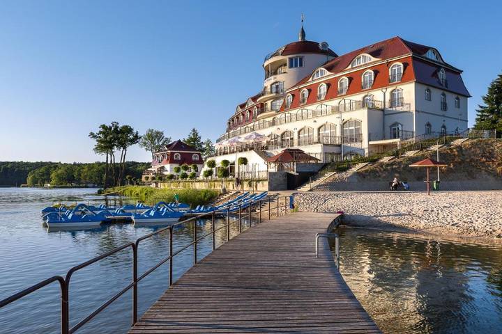 Hotel dla 2 osób, z Taras i Jacuzzi oraz Ogród i Basen w Lubniewice