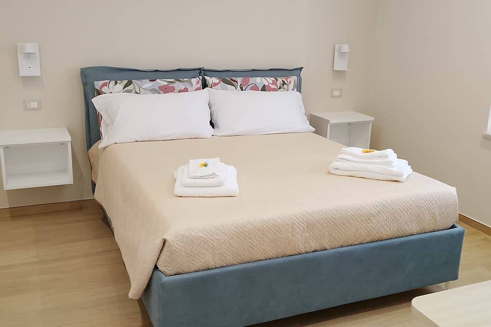 The Poet's Oasis | Travel Room in Crotone, Crotone Province