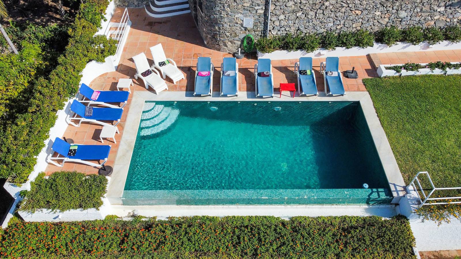 Villa "Casa San Cayetano" con vistas al mar, piscina, jardín, terraza y balcón in La Herradura, Almuñecar