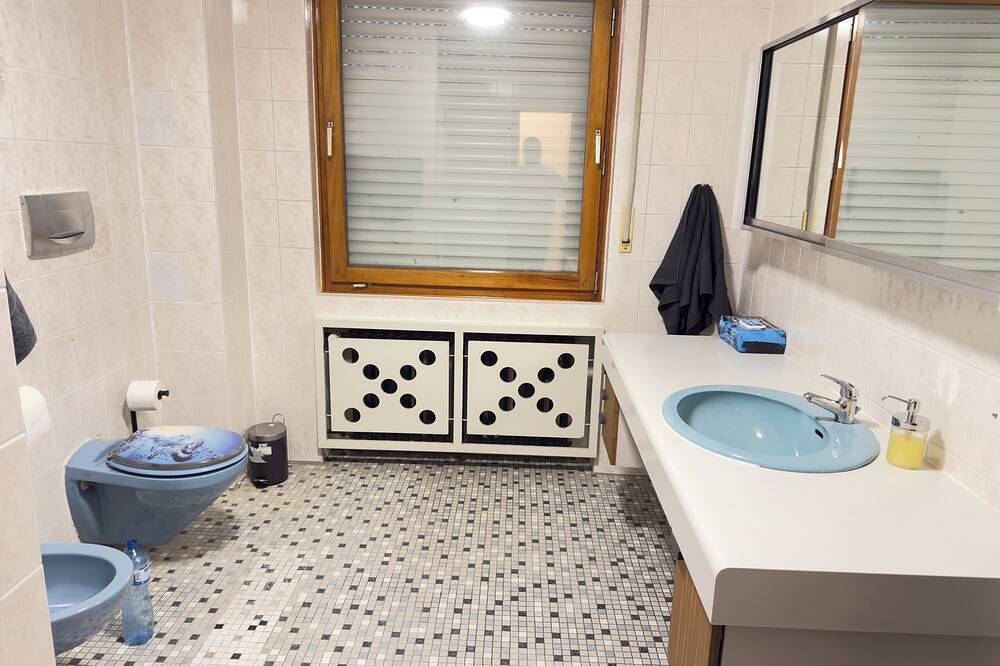 Appartamento intero, Comfortable group apartment in Leverkusen with garden & large kitchen in Leverkusen, Bergisches Land